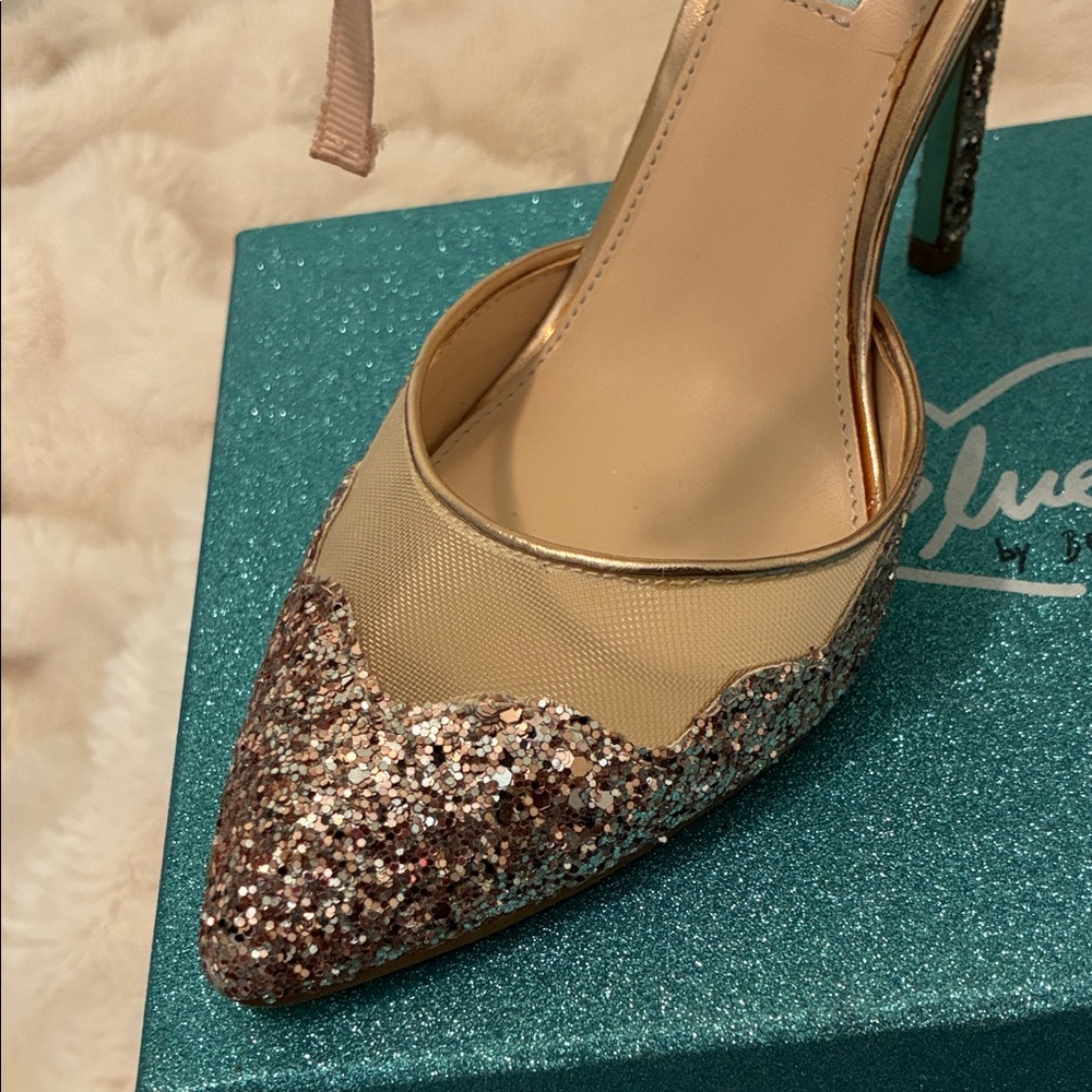 Betsey Johnson rose gold heels - Picture 4 of 4